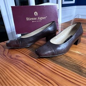 Like new!  Classic low heel